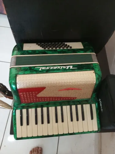 Acordeon universal 40 baixos verde infantil 