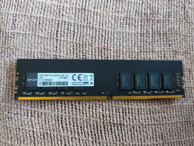 2 memórias Lexar 16GB DDR4 3200