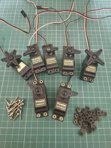 Lote de Servos Futaba Standard para aeromodelo