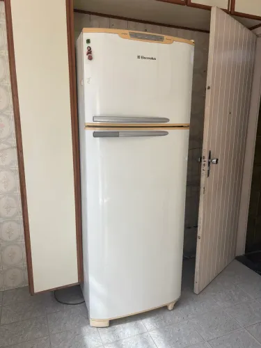Geladeira Electrolux DFF44 Frost Free - Funcionando Perfeitamente