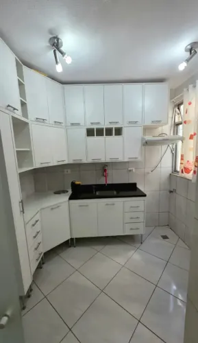 Locação de apartamento de 2 quartos no Condomínio dos Correios em frente a estação de trem