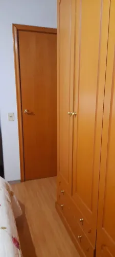 Vende se dormitório completo, guarda roupa de 6 portas, cama de casal, 2 criado e comoda
