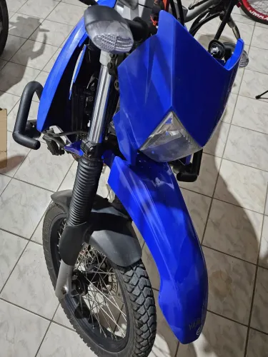 Vendo ou troco Lander 250