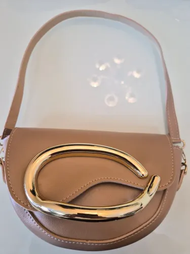 Bolsa elegante com alça removível