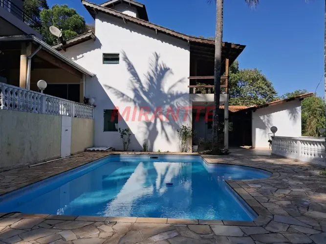 Sobrado para venda tem 300 metros quadrados com 2 quartos em Caraguatá - Mairiporã - SP