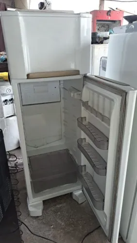 Geladeira excelente por 1000