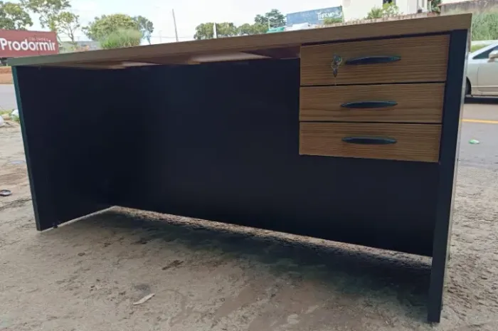 mesa reta com 3 gaveta pés painel tampo grande 120x60 entregamos com frete