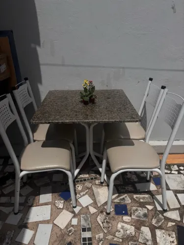 Mesa 4 cadeiras