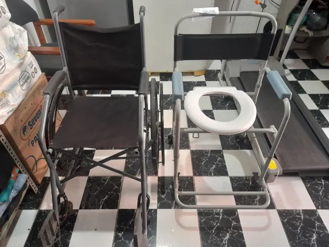 Cadeira de banho e cadeira de rodas ...
