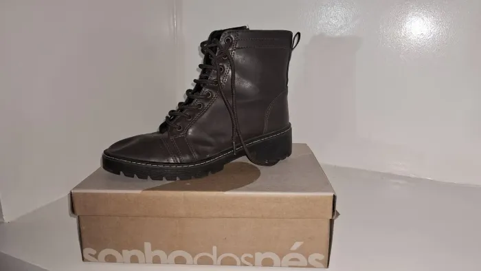 Bota Coturno Marrom Feminina Cano Médio Zíper - Sonho dos Pés Lateral 