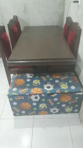 VENDO MESA COLONIAL, MADEIRA, 5 CADEIRAS