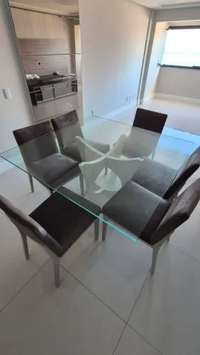 Mesa de jantar com 6 cadeiras