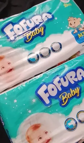 Vendo três pacotes de fralda da fofura tamanho M cada pacote vem 36 fraldas