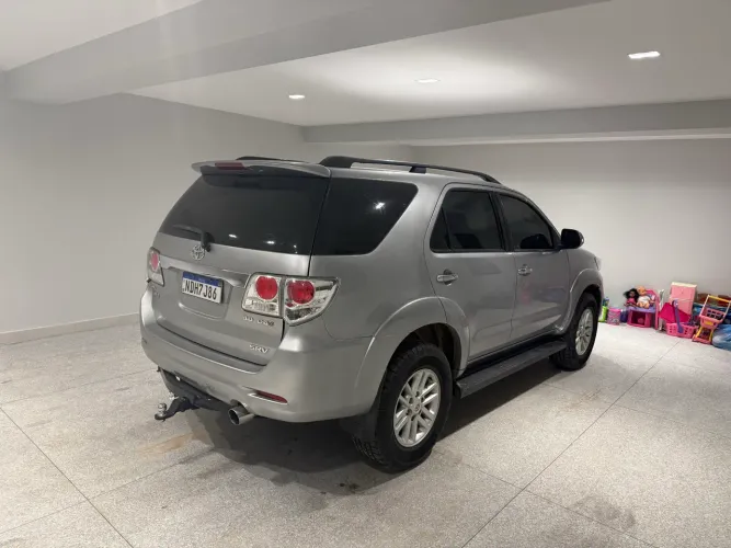 Toyota Hilux SW4 SRV D4-d 4X4 3.0 TDI Dies. AUT 2015