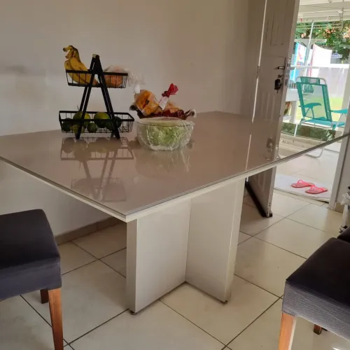 Mesa com 4 cadeiras 