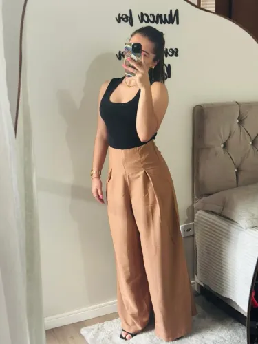 Calça pantalona marrom ?