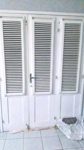 Porta madeira paersiana