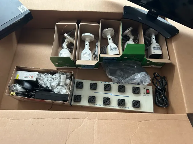 Vende-se câmeras de vídeomonitoramento + DVR+ tela LG