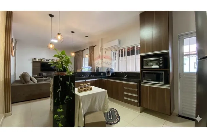 Casa à venda no Jd Cândida, 2 quartos, 2 banheiros, 2 vagas, próximo a Avenida do Filtro