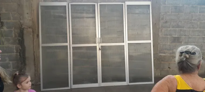 Porta de Alumínio 4 Folhas