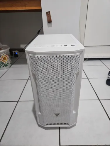 Gabinete gamer com fonte e 3 ventoinhas