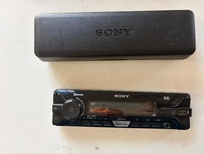 SONY DSX-A400BT FM/AM Digital MEDIA Bluetooth RECEIVER.
