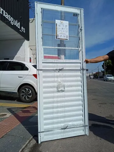 PORTA COM BÁSCULA VENEZIANA NA COR BRANCA 60CM 70CM OU 80CM