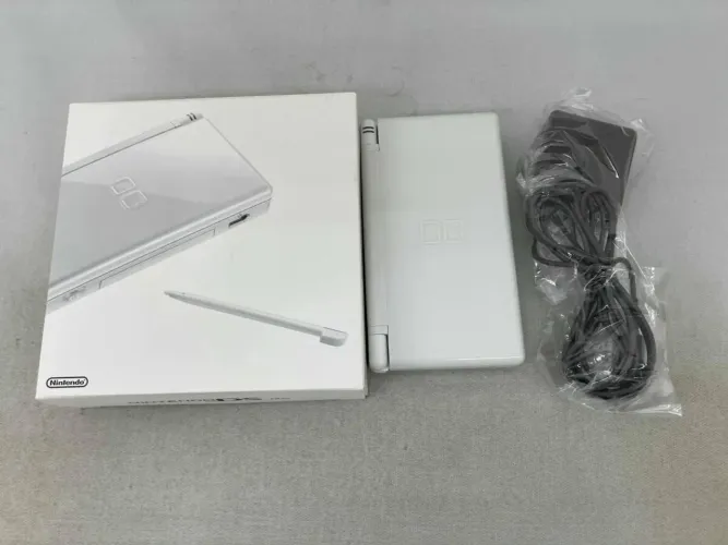 ? O PACOTE DEFINITIVO! Nintendo DS Lite Pure White - Na Caixa + Acessórios + Brinde!