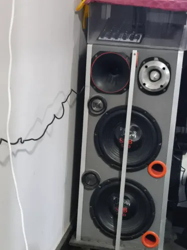 Caixa de som Bluetooth vendo ou troca
