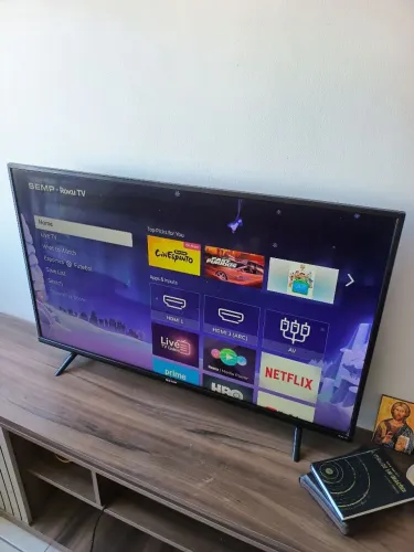 Smart TV 43" Semp Roku em perfeitas condições