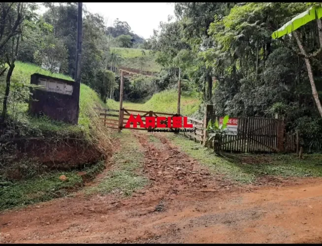 Terreno de 20 mil m² em São Francisco Xavier Bairro Santa Barbara