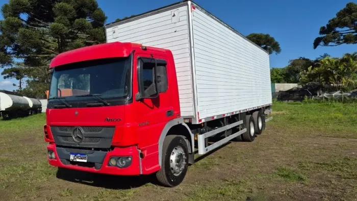 mercedes benz mb atego 2426 trucado ano 2013 bau com plataforma