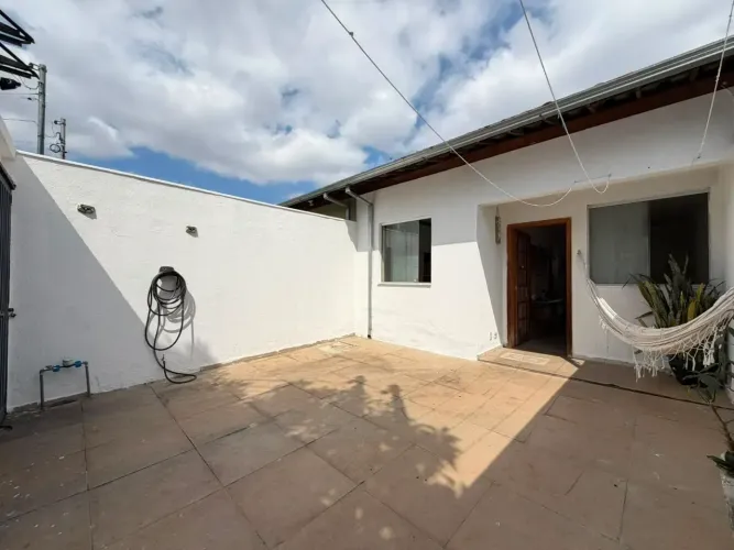 Casa geminada com 2 quartos 1 banheiro 2 vagas