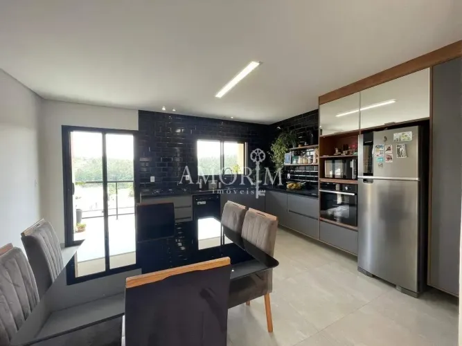 CASA À VENDA NO PORTAL DOS IPÊS COM 3 QUARTOS 1 SUÍTE PISCINA E 4 VAGAS EM CAJAMAR/SP