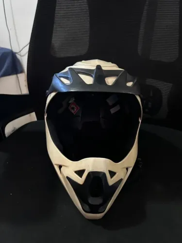 Capacete para Bike com proteção de queixo
