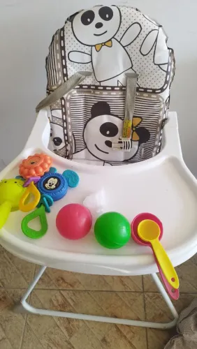 Cadeira de alimentação infantil