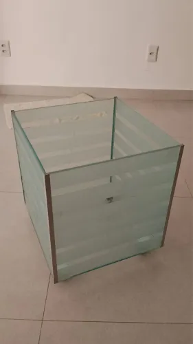 Vaso para planta de vidro com rodinhas