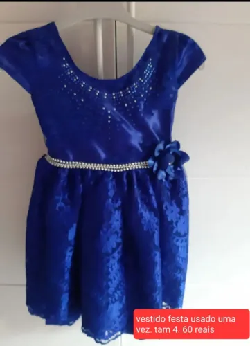 Vestidos tam 4 usado uma vez cada .