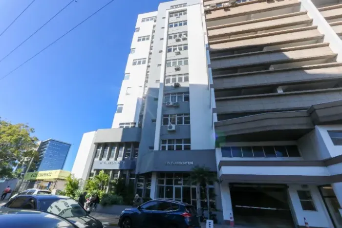 SALA COMERCIAL EXCLUSIVA | AMPLA, REFORMADA E ENSOLARADA | 7º ANDAR