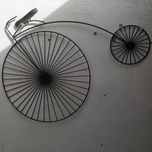 Peça Decorativa de Parede em Metal