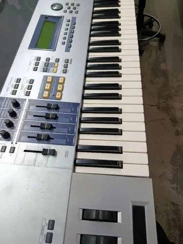 Sintetizador Motif ES6