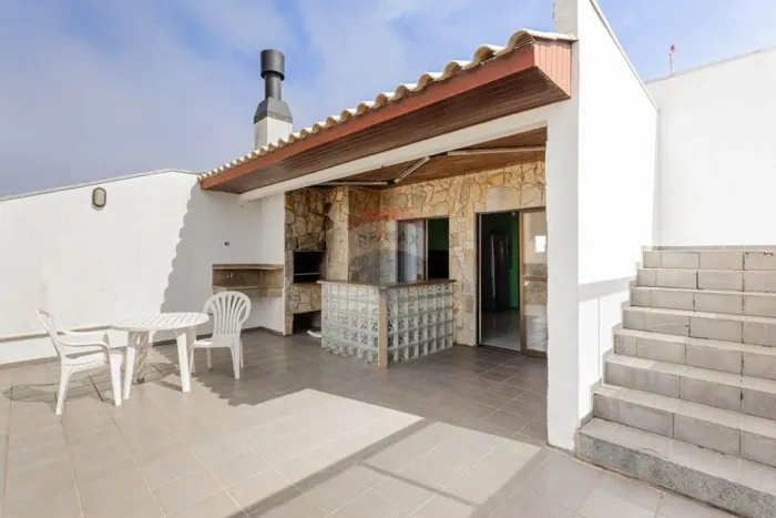 Cobertura com 4 Dormitórios, Piscina Privativa e Vista Mar no bairro dos Ingleses.
