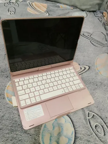 iPad semi-novo , ótimo estado. Capa com teclado. 