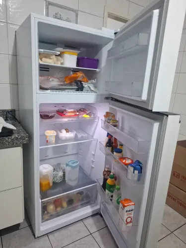 Geladeira menos de 7 mes de uso nova