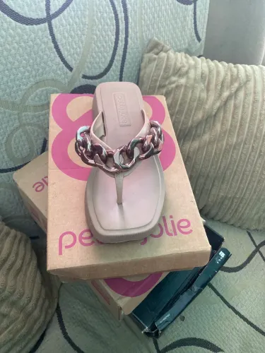 Vendo sandália petite jolie bem conservada
