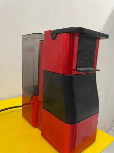 Vendo cafeteira três corações 