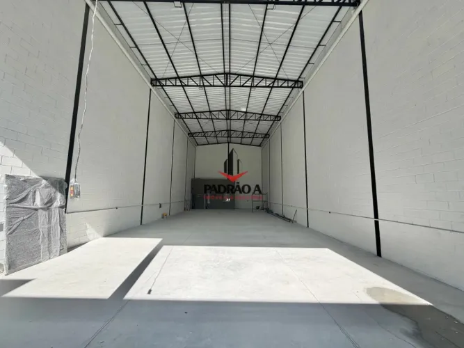 Galpão Novo para Locação, 3 vaga(s), 300 m², com Pé Direito de 8 metros, Energia Trifasica