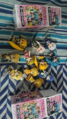 Vocaloids E fanloids em miniatura