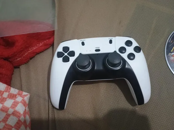 Vende-se dois controles de Pc ou para celular bluetooth aceito negóciosão 