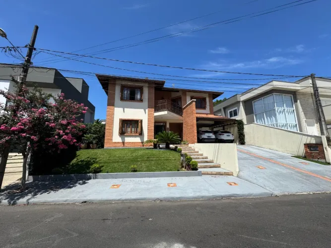 RESIDENCIAL NO CONDOMINIO VILLAGIO DI ANITA